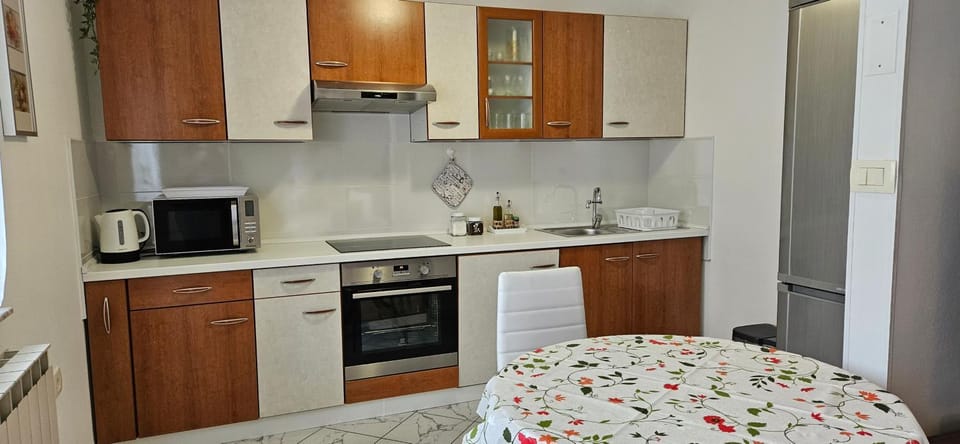 Kitchen or kitchenette, Dining area, oven, stove, kitchen