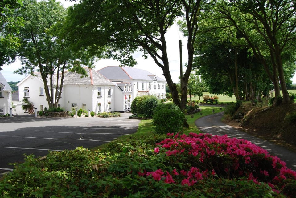 Facade/entrance, Garden