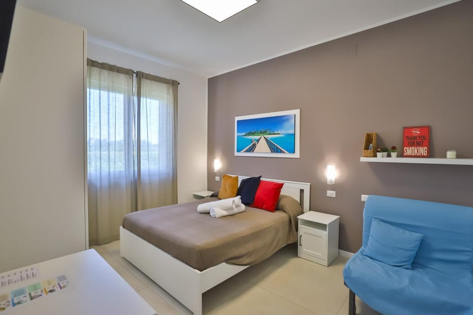 Photo of the whole room, Bedroom