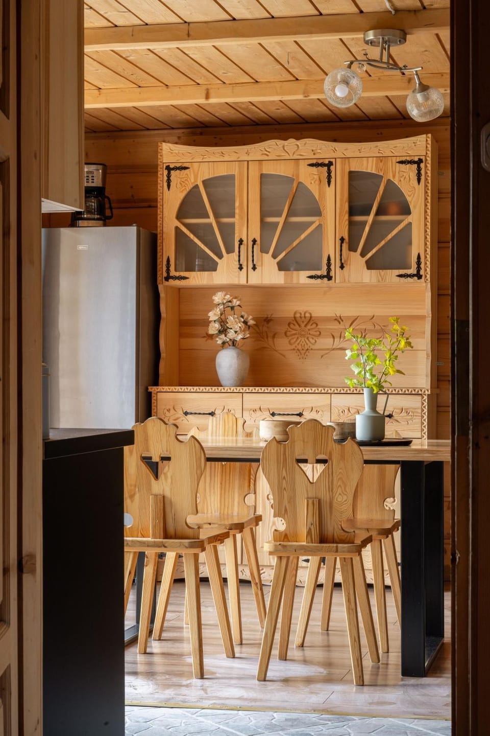 Kitchen or kitchenette, microwave, stove