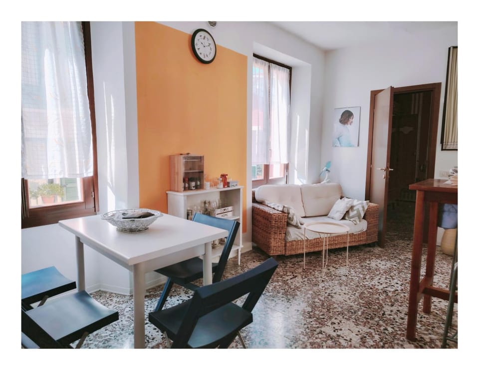 Intra14 House in Intra