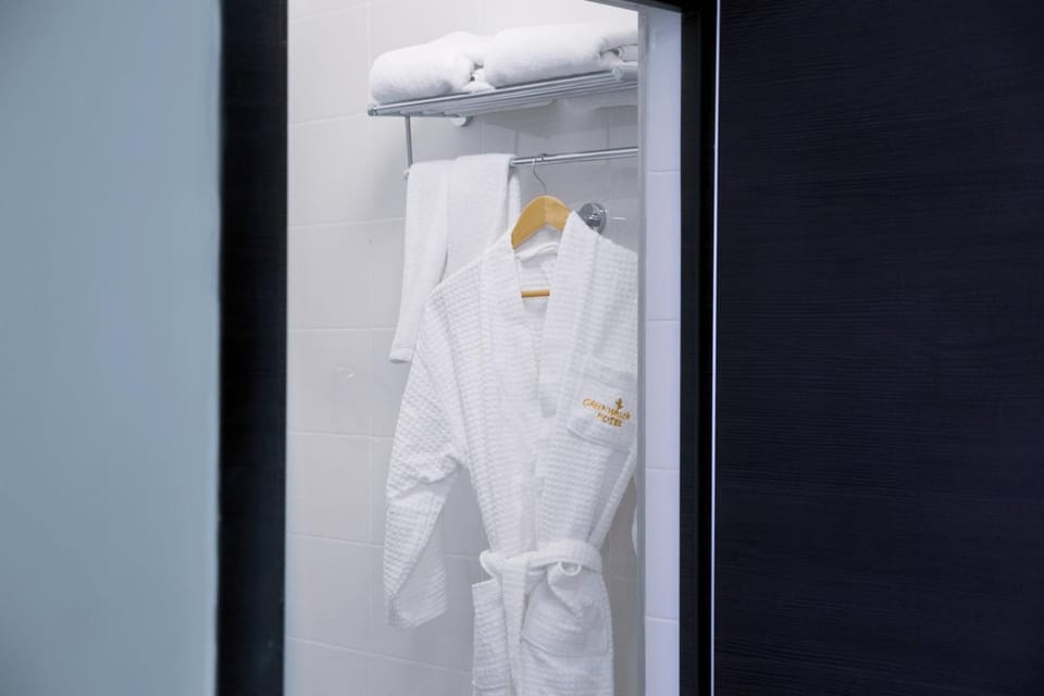Shower, Bathroom, Decorative detail