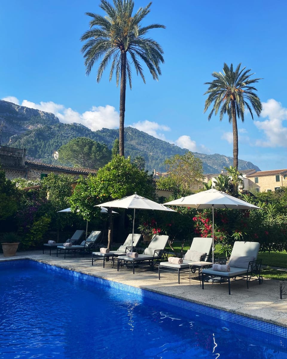 Natural landscape, Mountain view, Swimming pool, sunbed