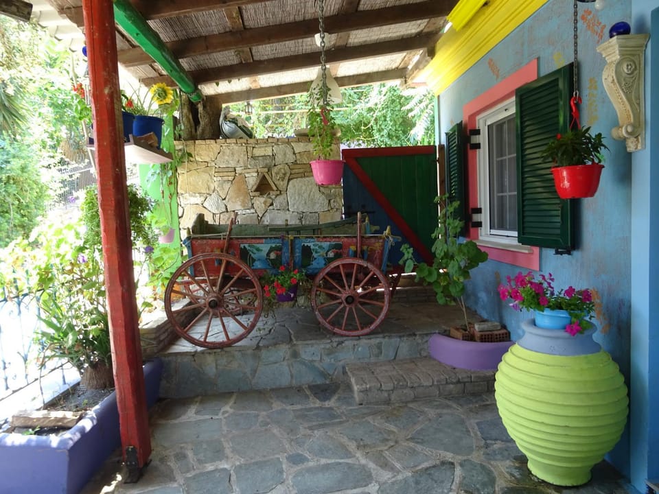 Patio, Facade/entrance