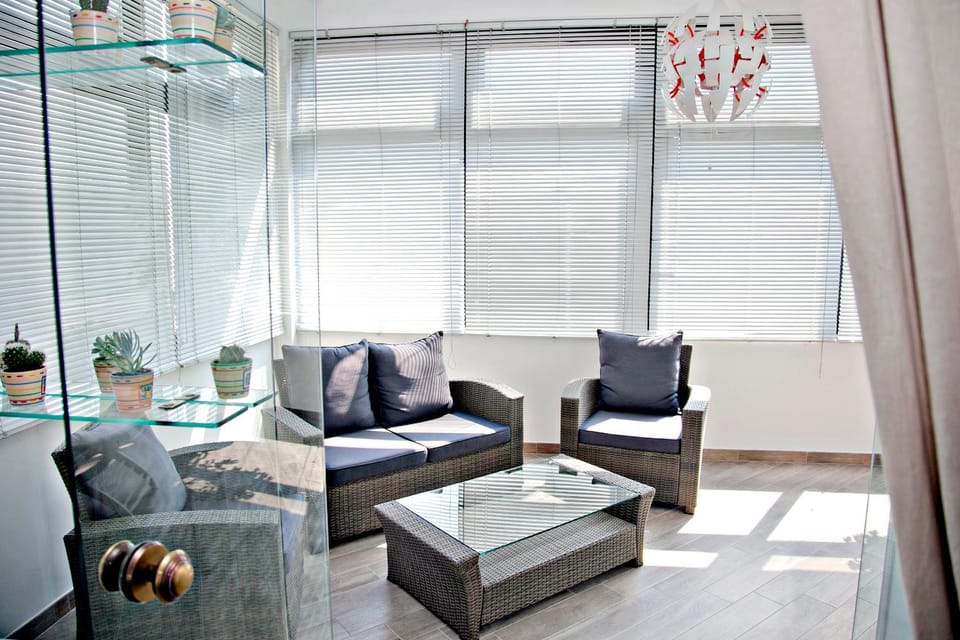 Living room, Photo of the whole room