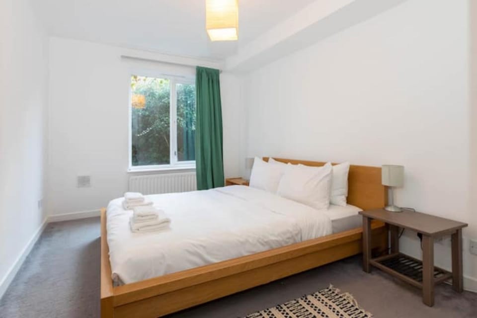 Charming Peaceful 2 Bedroom with Parking and Garden House in London Borough of Islington