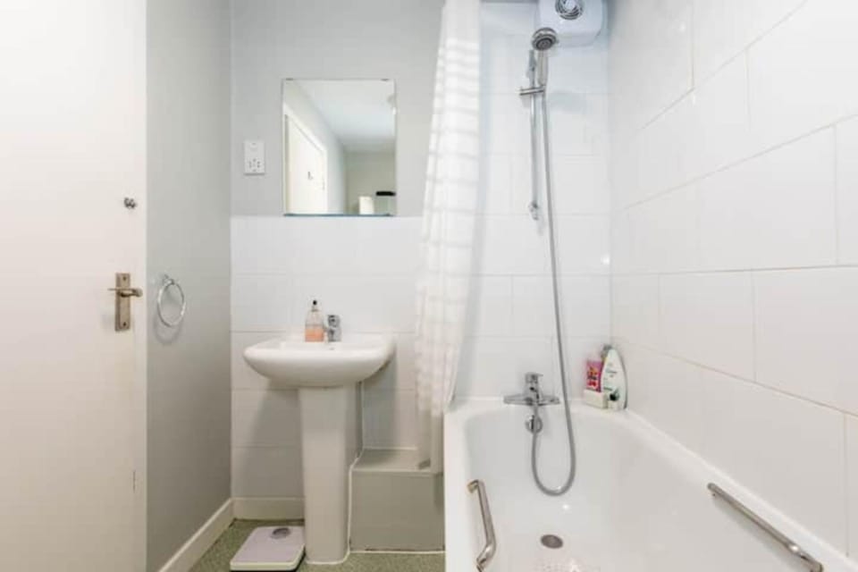 Charming Peaceful 2 Bedroom with Parking and Garden House in London Borough of Islington