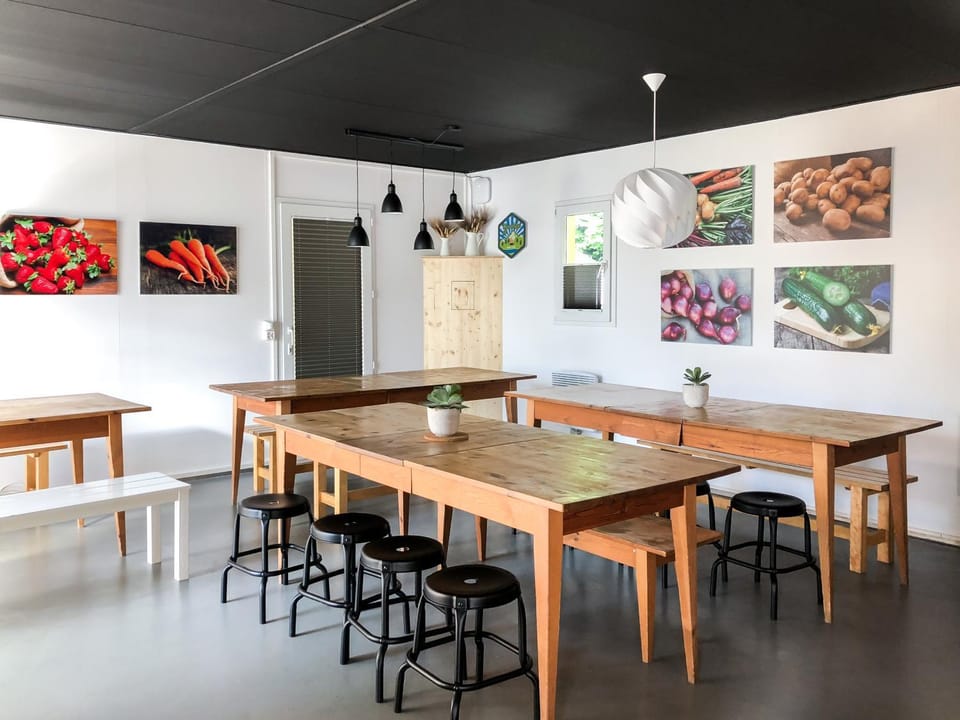 Restaurant/places to eat, Kitchen or kitchenette, Lounge or bar