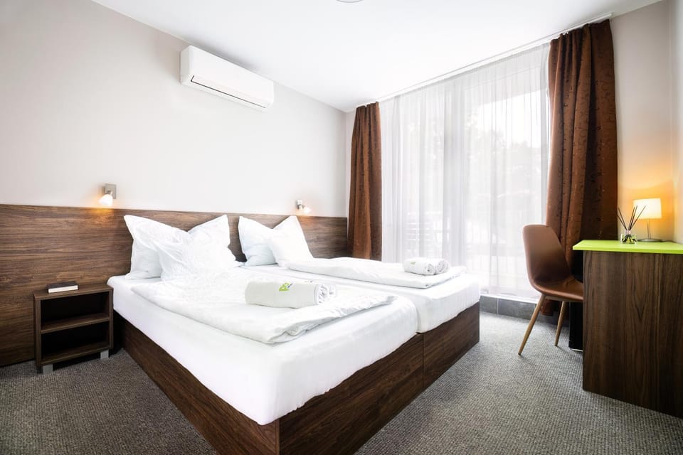 Photo of the whole room, Seating area, air conditioner