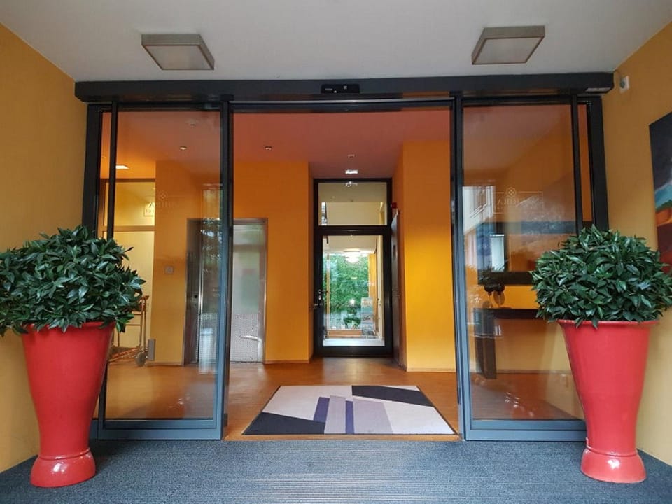 Property building, Facade/entrance