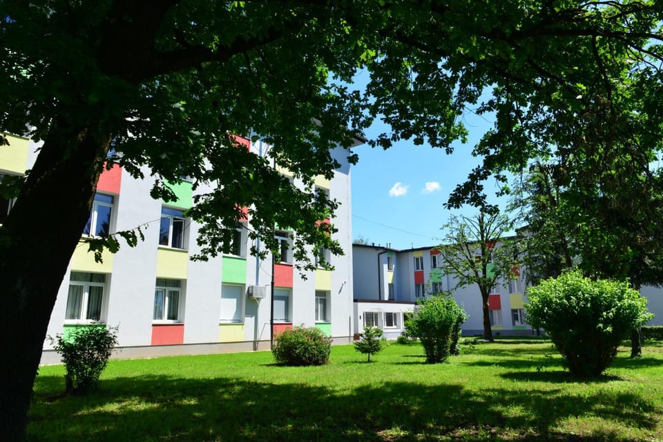 Property building, Facade/entrance, Garden