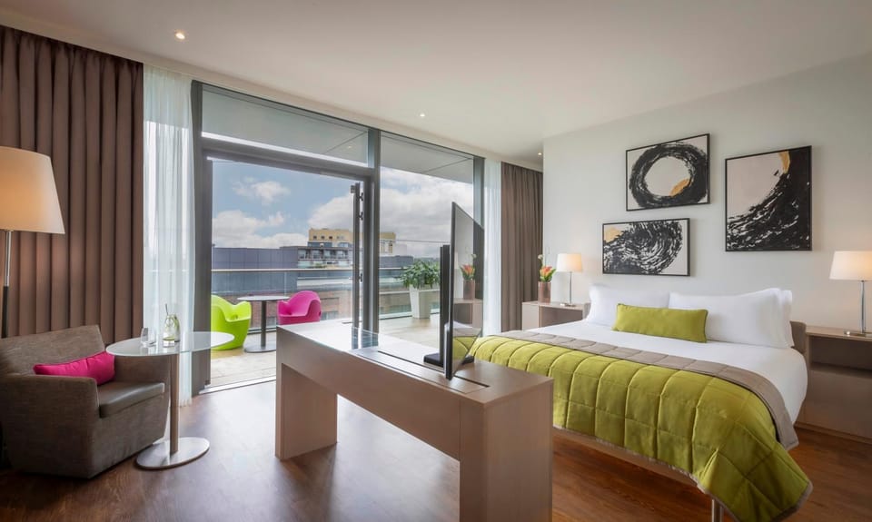 Photo of the whole room, Seating area, Bedroom
