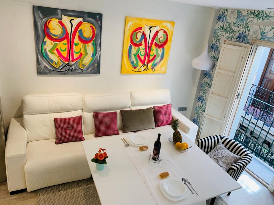 Living room, Photo of the whole room