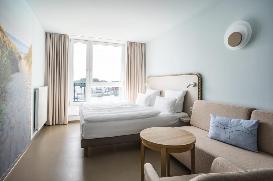 Photo of the whole room, River view