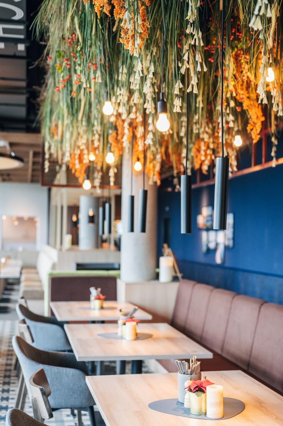 Restaurant/places to eat, Seating area
