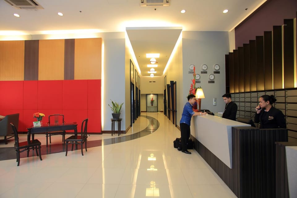 Staff, Lobby or reception, Guests