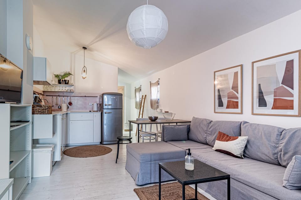 TV and multimedia, Kitchen or kitchenette, Living room, Seating area, Dining area