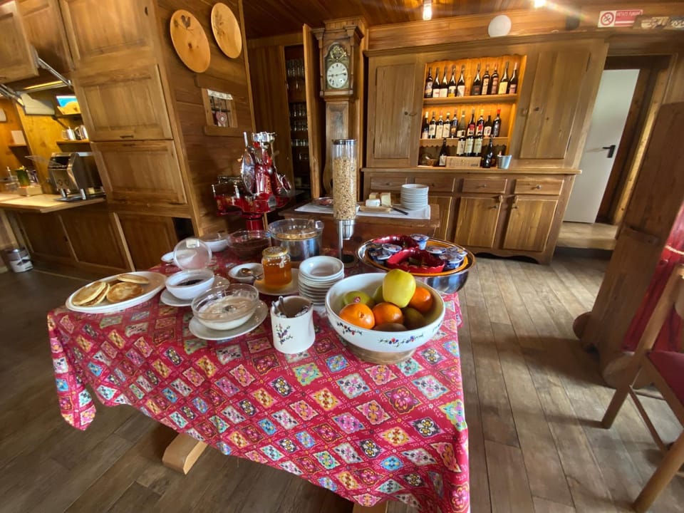 Breakfast, Buffet breakfast