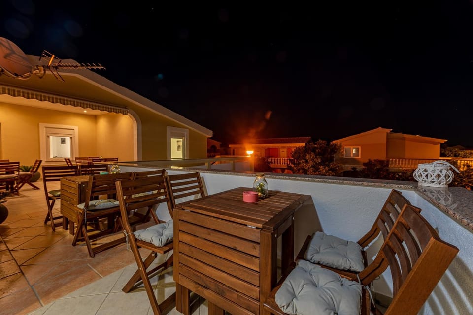 Villa Karmen - Poolhouse Apartment in Zadar County