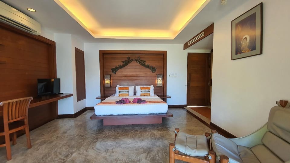 Photo of the whole room, Bedroom