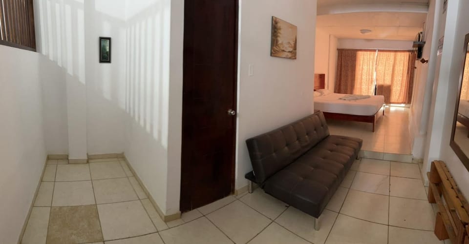 El Canadiense Hotel in Canoas de Punta Sal