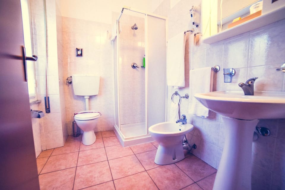 Bathroom, Photo of the whole room