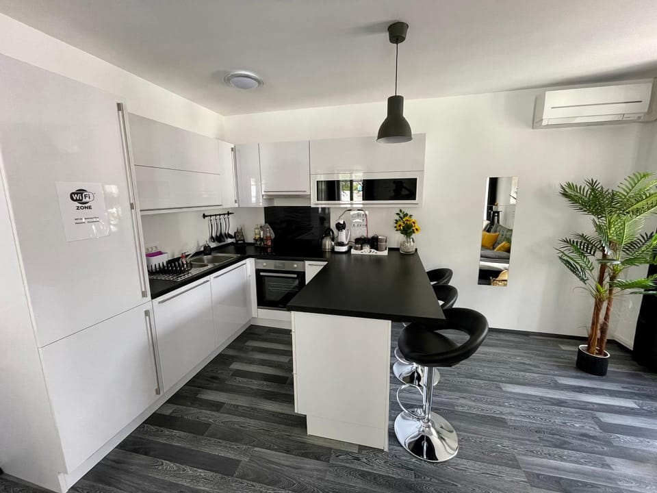 Kitchen or kitchenette, Dining area, pet friendly