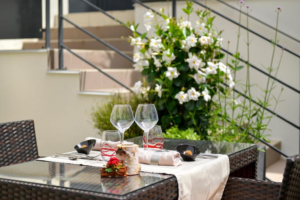 Patio, Restaurant/places to eat, Food and drinks