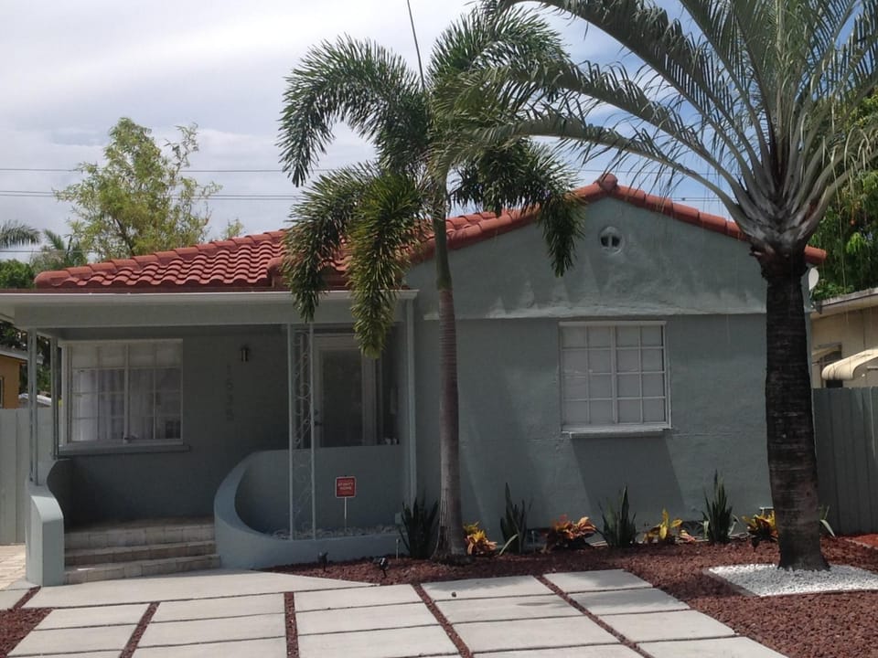 Perfect House House in Hollywood