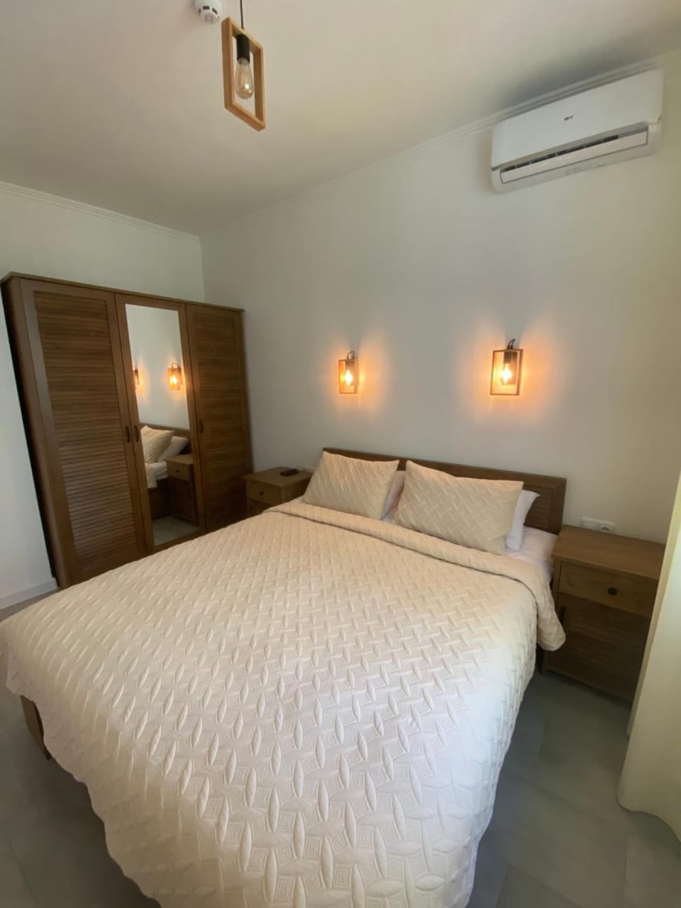 Bed, Photo of the whole room, Bedroom, Breakfast