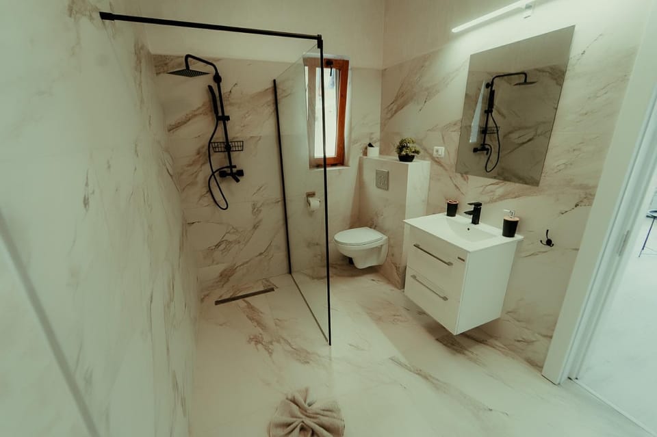 Shower, Bathroom, towels