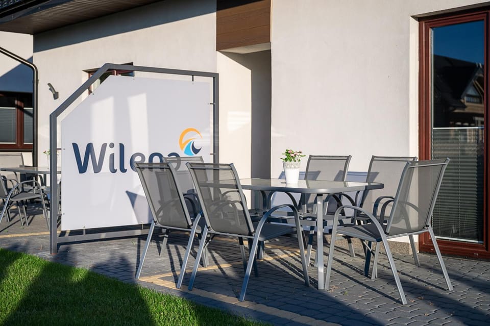 Day, Property logo or sign, Balcony/Terrace, Logo/Certificate/Sign, hair dresser
