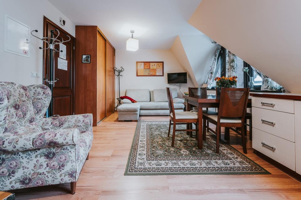 Kitchen or kitchenette, Living room, Seating area