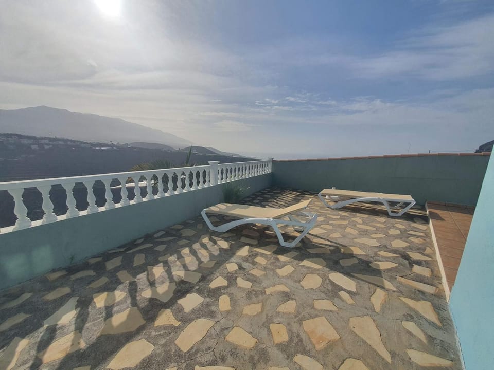 Balcony/Terrace, sunbed