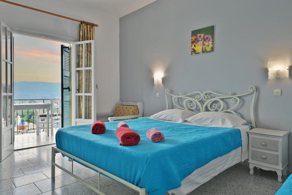 Bed, Photo of the whole room