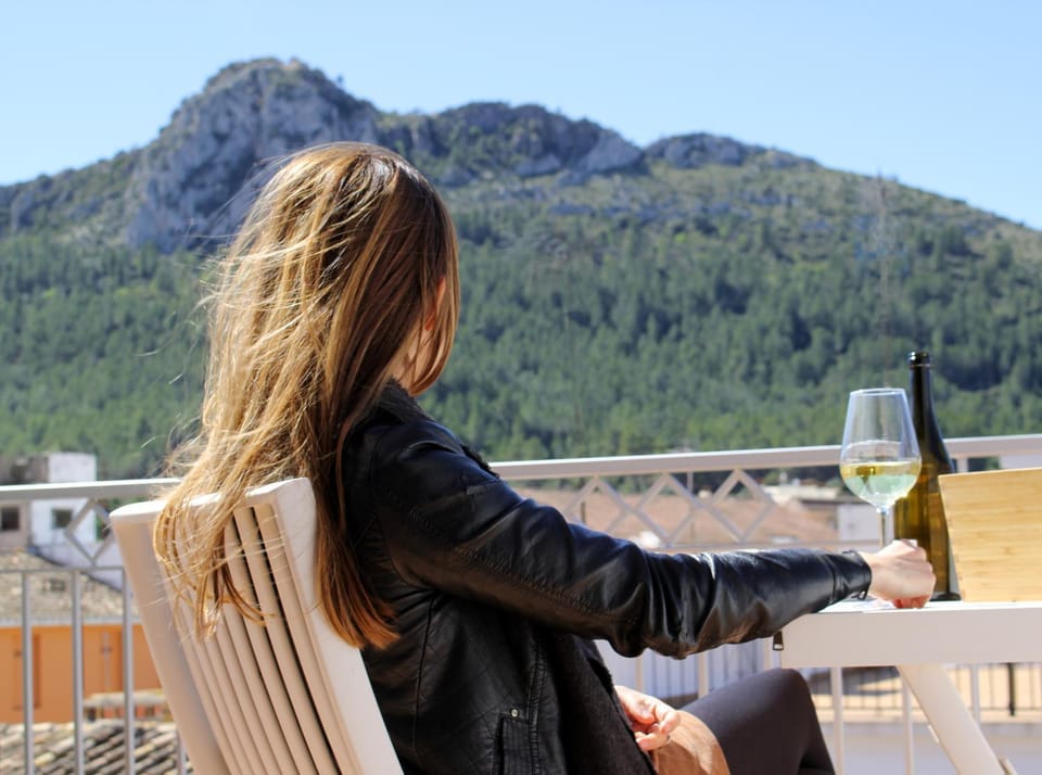People, Balcony/Terrace, Mountain view, Alcoholic drinks