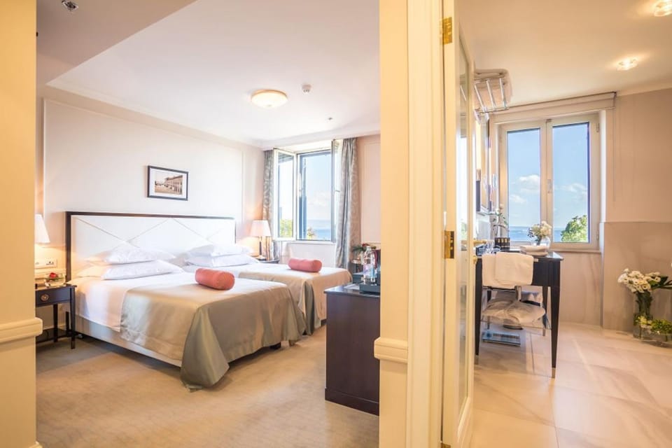 Bed, Bedroom, Sea view, towels