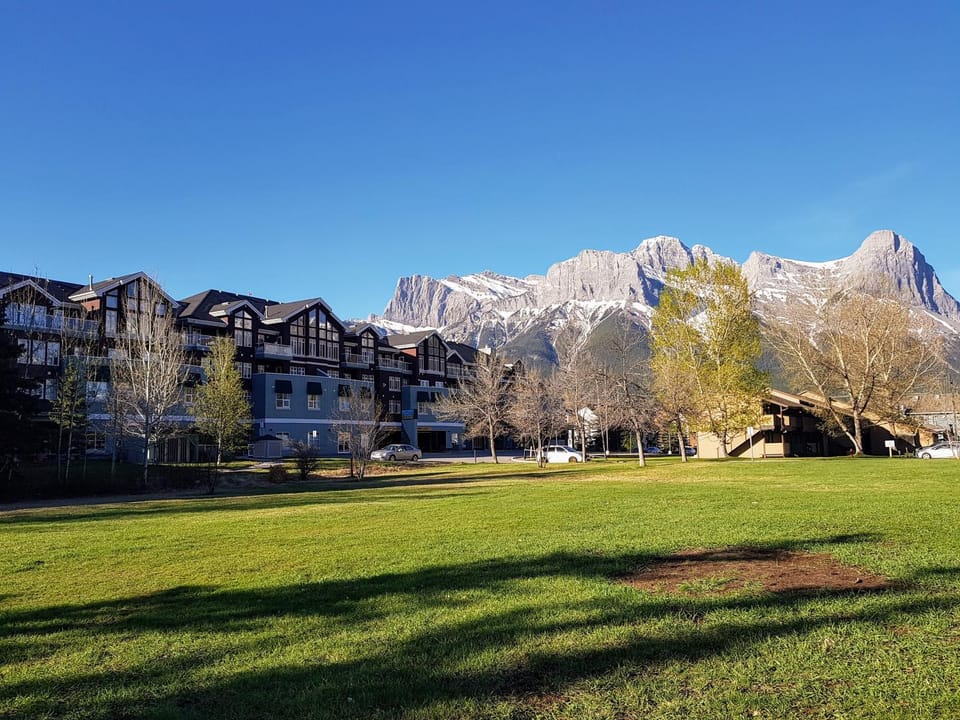 Property building, Bird's eye view, Mountain view