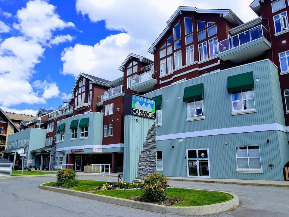 Property building, Facade/entrance