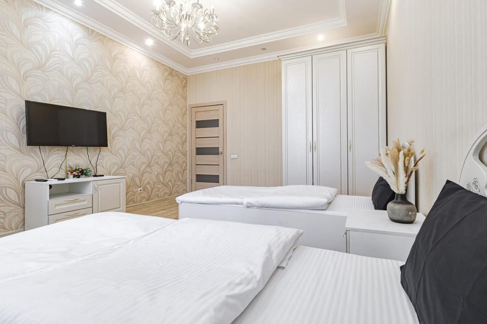 Bed, TV and multimedia, Photo of the whole room, Bedroom, wardrobe