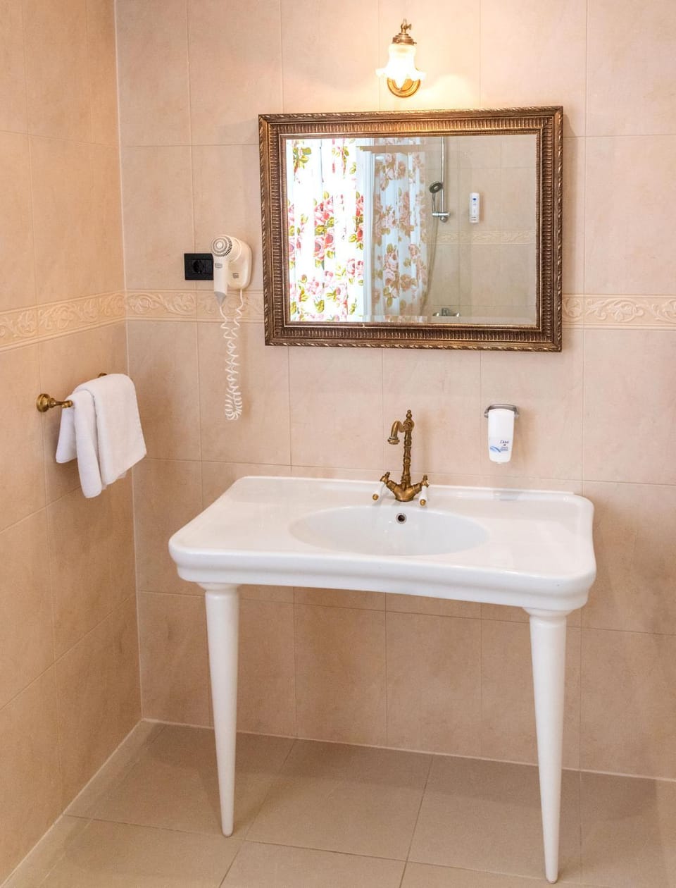 Bathroom, towels