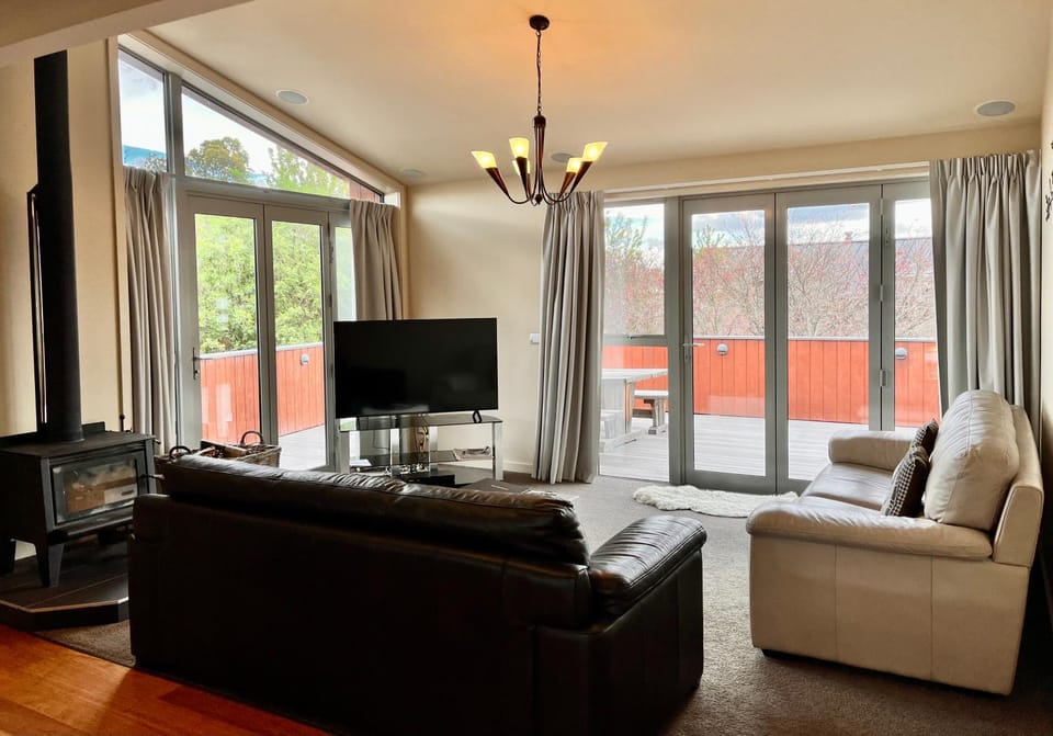 Patio, TV and multimedia, Living room, fireplace