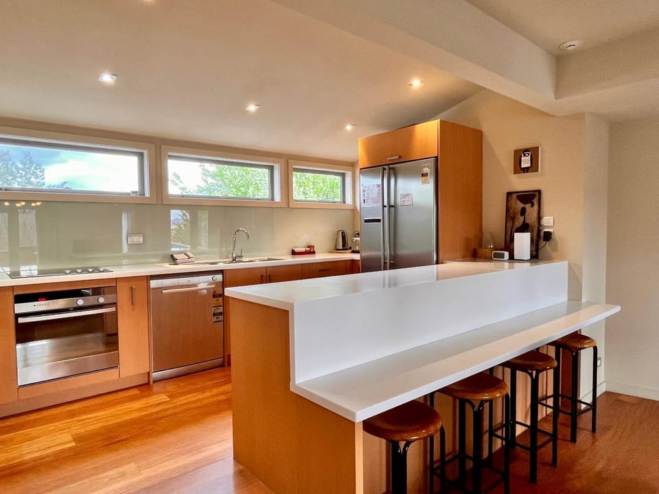 Dining area, kitchen