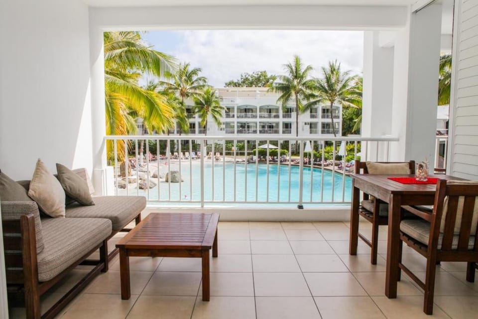Floor plan, Swimming pool, Swimming pool