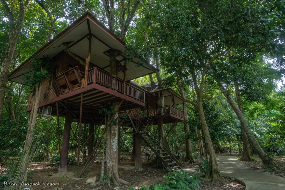 Property building, Facade/entrance, Natural landscape, Photo of the whole room, On site, Mountain view