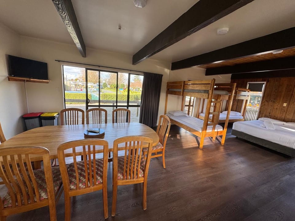 Cambridge Top 10 Holiday Park Campground/ 
RV Resort in Cambridge
