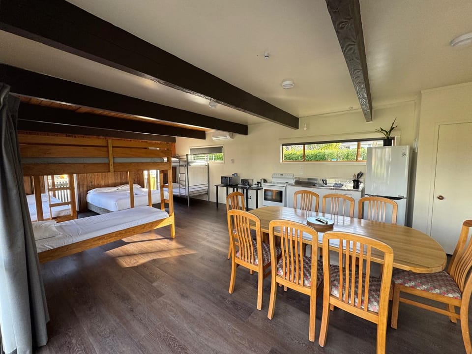 Cambridge Top 10 Holiday Park Campground/ 
RV Resort in Cambridge