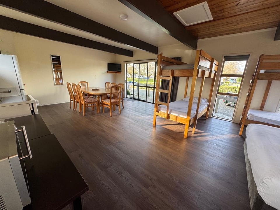Cambridge Top 10 Holiday Park Campground/ 
RV Resort in Cambridge