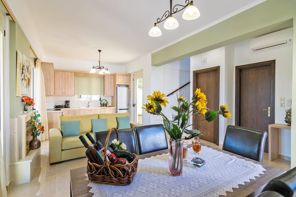Kitchen or kitchenette, Living room, Seating area, Dining area, stove