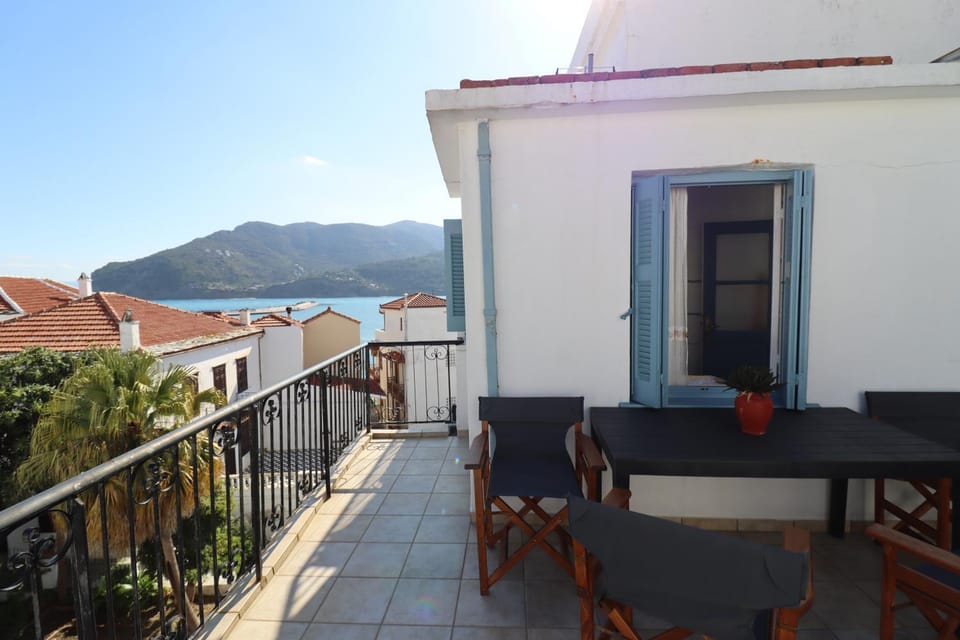 View (from property/room), Landmark view, Sea view, Street view